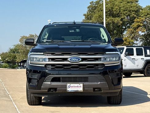 Used 2023 Ford Expedition XLT AWD/4WD image 2