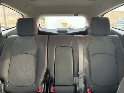 Used 2017 Chevrolet Traverse LT image 11