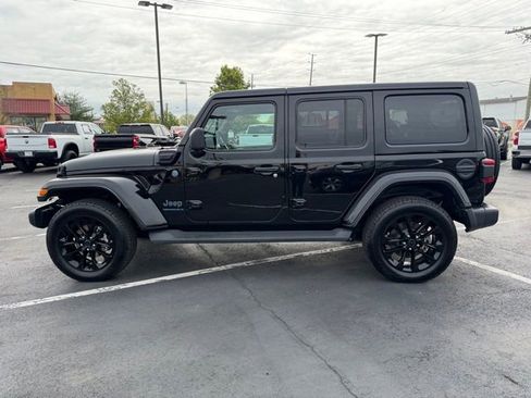 Used 2025 Jeep Wrangler Unlimited Sahara AWD/4WD image 4