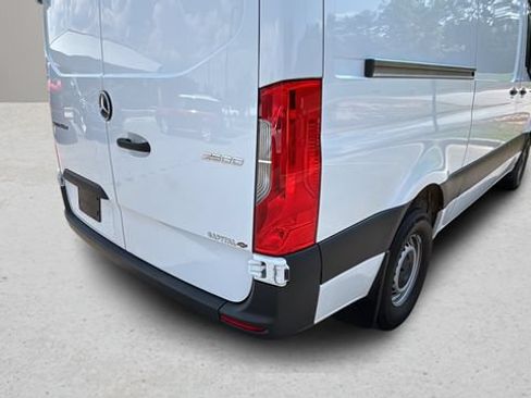 Used 2025 Mercedes-Benz Sprinter 2500 image 40