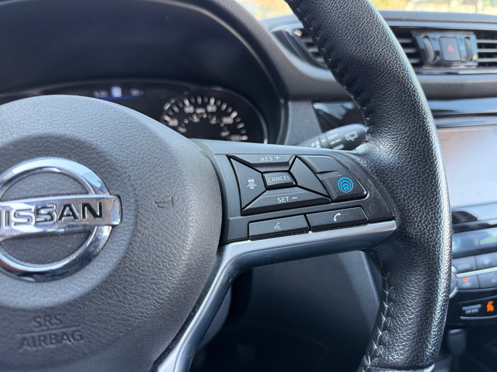 Used 2022 Nissan Rogue Sport SL AWD/4WD image 17