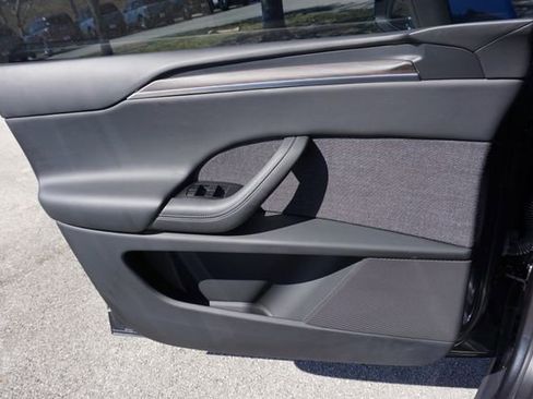 Used 2024 Tesla Model X image 25