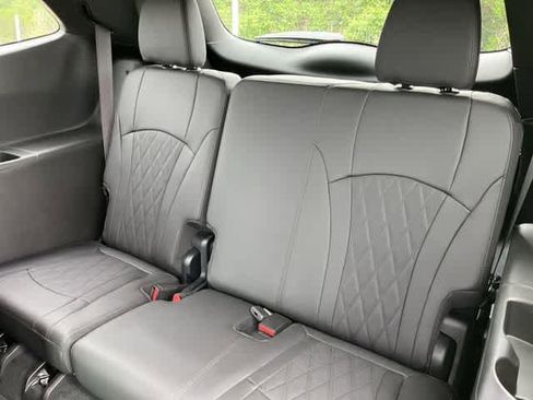 Used 2023 Buick Enclave Avenir w/ Avenir Technology Package AWD/4WD image 16