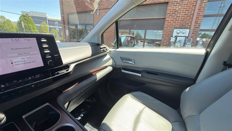 Used 2021 Toyota Sienna XLE AWD/4WD image 40