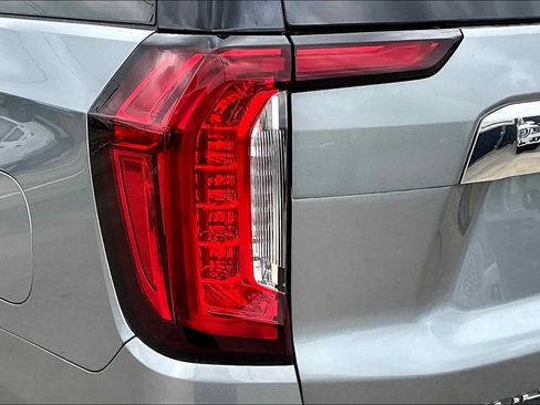 Used 2023 GMC Yukon XL SLT w/ SLT Luxury Package AWD/4WD image 29