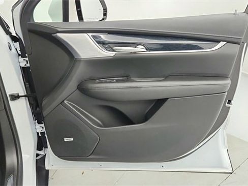 Certified 2025 Cadillac XT5 Premium Luxury w/ LPO, Floor Liner Package image 23