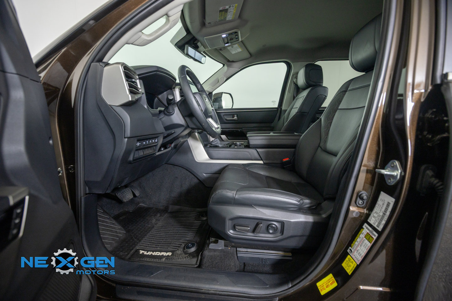 Used 2024 Toyota Tundra Limited AWD/4WD image 12