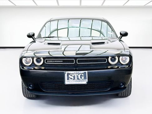 Used 2022 Dodge Challenger SXT RWD image 2