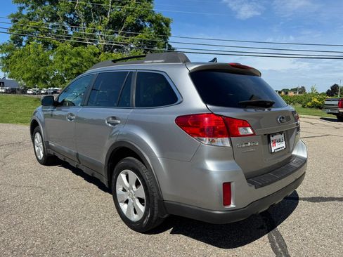Used 2011 Subaru Outback 2.5i Limited AWD/4WD image 7