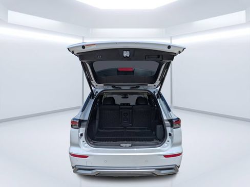 Used 2025 Mitsubishi Outlander SE FWD image 12