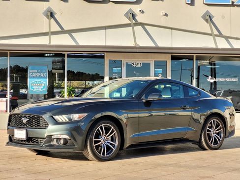 Used 2016 Ford Mustang Premium image 3