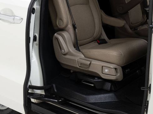 Used 2019 Honda Odyssey EX image 18