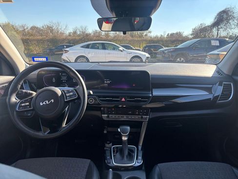 Used 2025 Kia Seltos S image 34