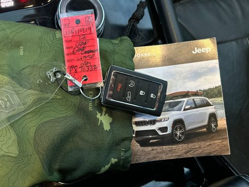 Used 2023 Jeep Grand Cherokee L Limited w/ Trailer Tow Group (B) image 9