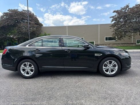 Used 2015 Ford Taurus SE FWD image 5