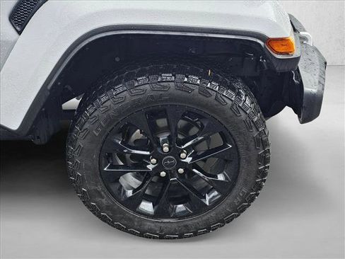 Used 2025 Jeep Gladiator Sport image 9