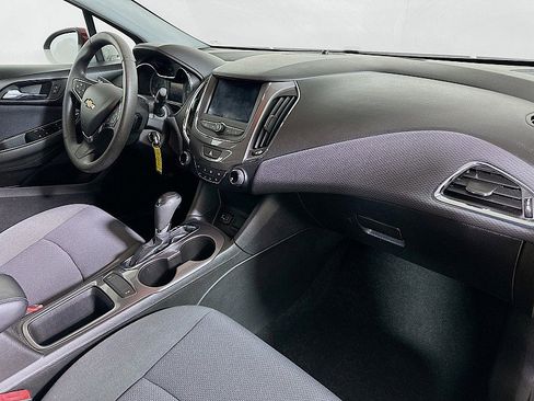 Used 2019 Chevrolet Cruze LT image 28