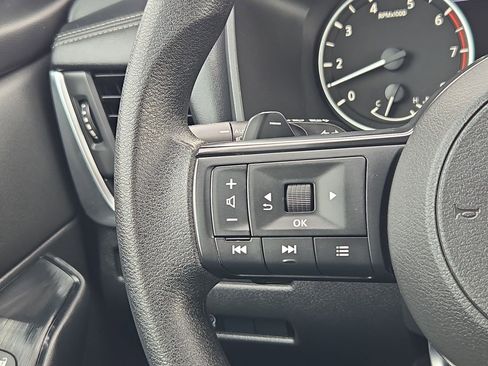 Used 2024 Nissan Rogue S image 18