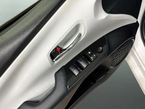 Used 2022 Toyota Prius LE FWD image 17