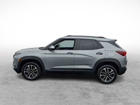 Used 2025 Chevrolet TrailBlazer LT image 2