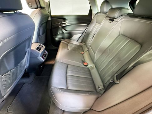 Used 2022 Audi e-tron Premium w/ Convenience Plus Package image 23