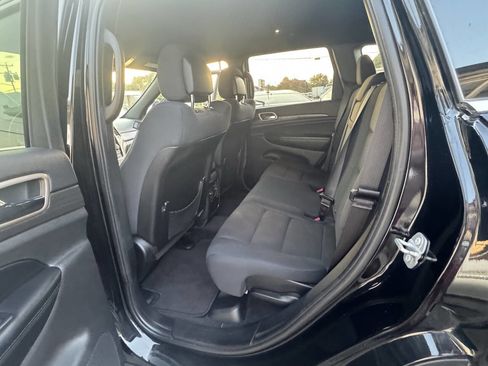 Used 2017 Jeep Grand Cherokee Laredo w/ Quick Order Package 23E image 19