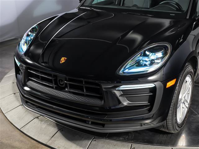 Used 2026 Porsche Macan AWD/4WD image 11