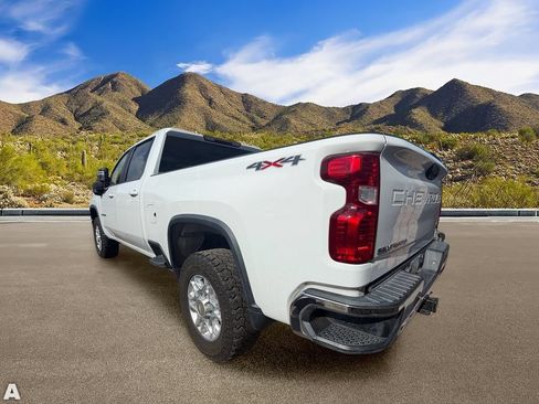 Used 2021 Chevrolet Silverado 2500 LT w/ Fleet Comfort Package AWD/4WD image 3