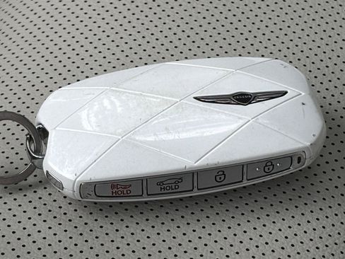 Used 2025 Genesis G70 2.5T image 22