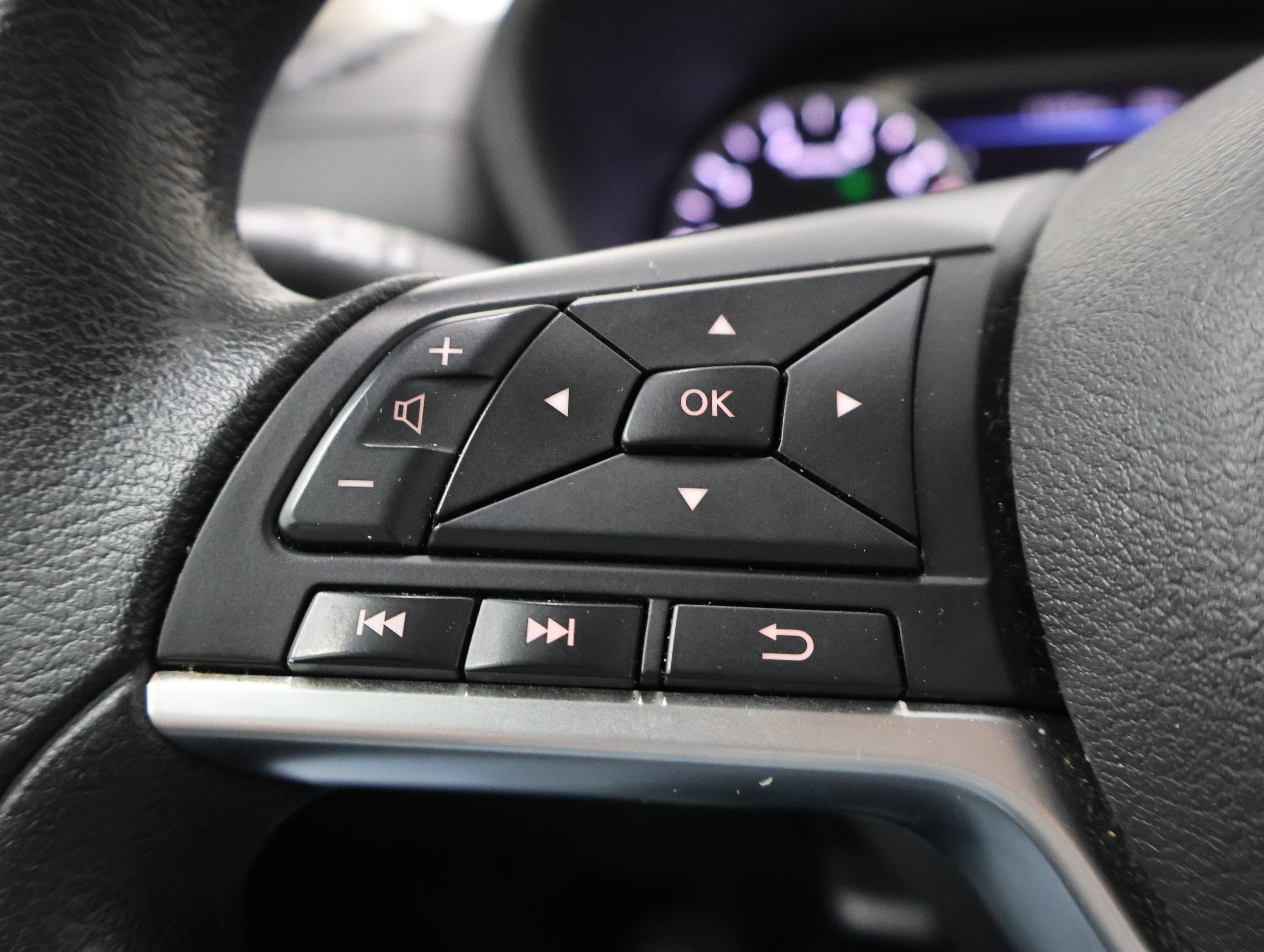 Used 2024 Nissan Sentra SV FWD image 15
