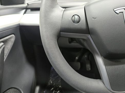 Used 2023 Tesla Model Y Long Range image 16