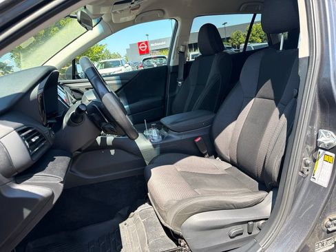 Used 2022 Subaru Outback Premium AWD/4WD image 6