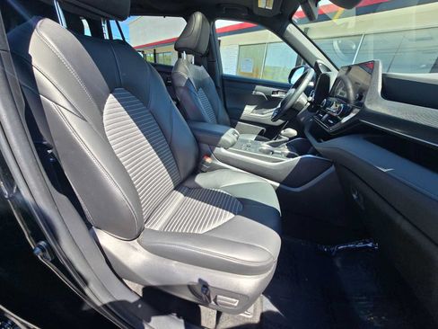 Used 2023 Toyota Highlander XSE FWD image 10