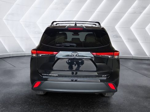 Used 2023 Toyota Highlander XLE image 5