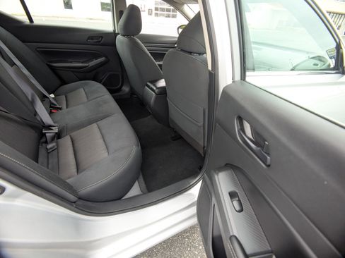 Used 2024 Nissan Altima 2.5 SV FWD image 13