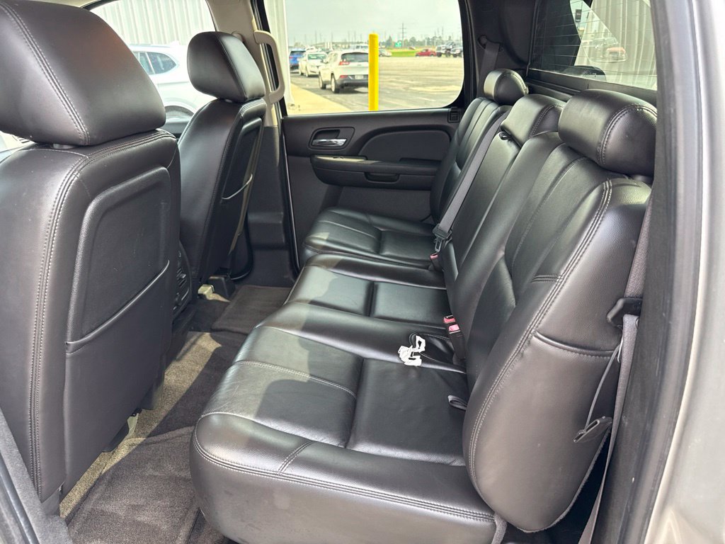 Used 2011 Chevrolet Avalanche LT w/ Luxury Package AWD/4WD image 10