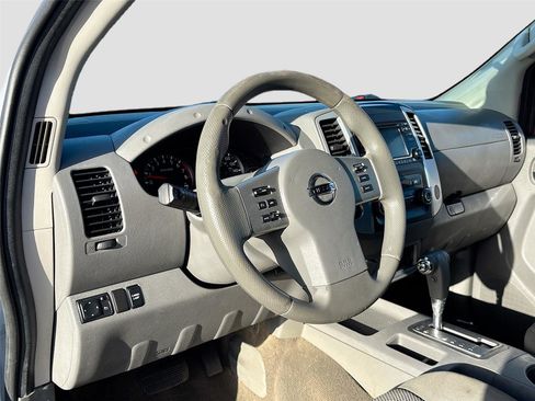 Used 2017 Nissan Frontier SV image 10