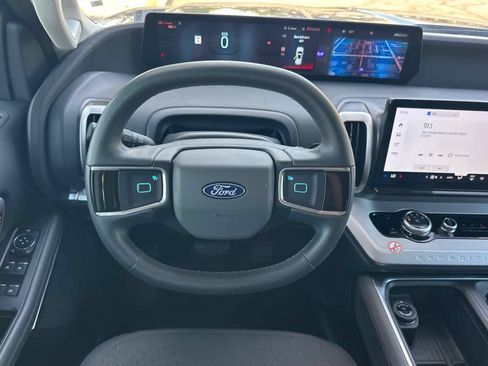 Certified 2025 Ford Expedition Active RWD image 15