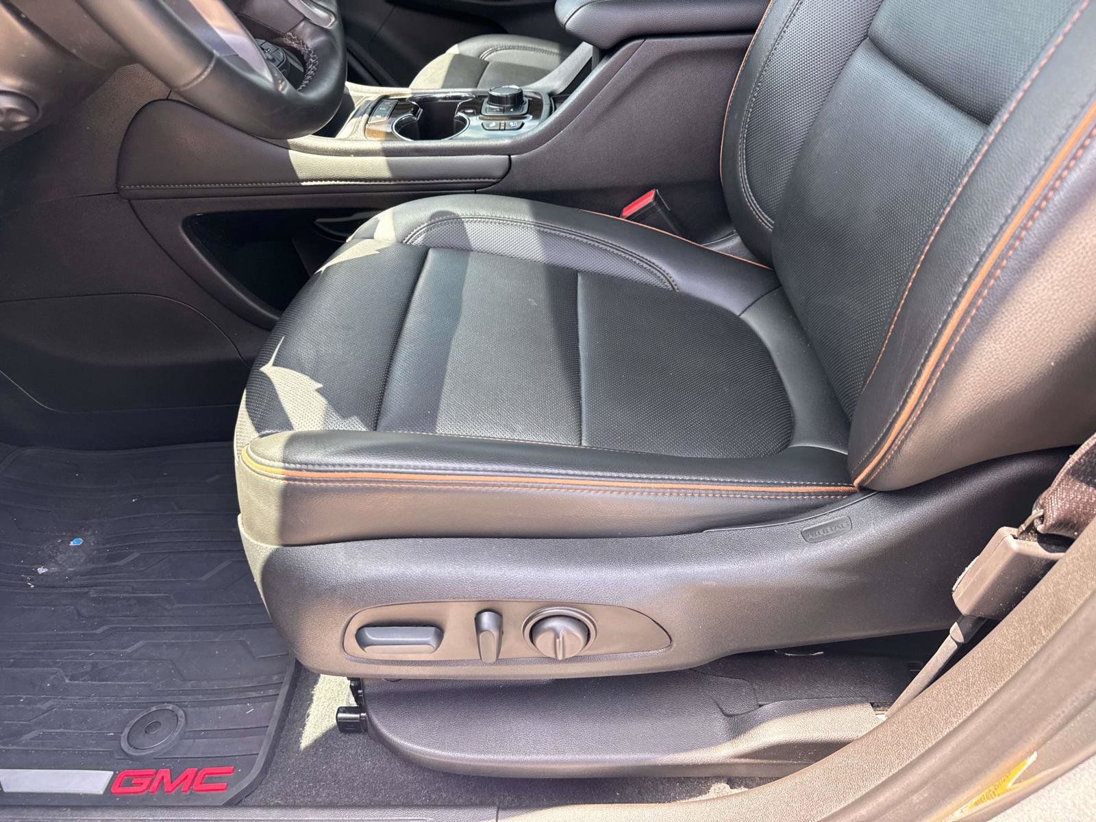 Used 2023 GMC Acadia AT4 w/ Technology Package AWD/4WD image 18