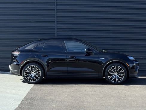 New 2025 Porsche Macan 4 Electric image 8