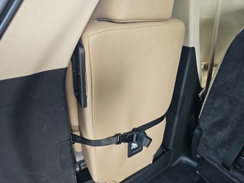 Used 2023 Toyota Sienna XLE FWD image 33