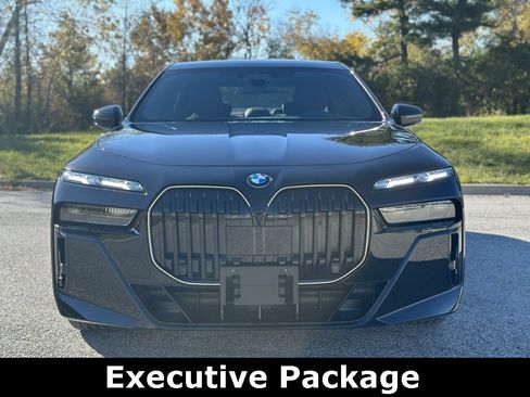 Used 2025 BMW 740i xDrive w/ Executive Package image 2