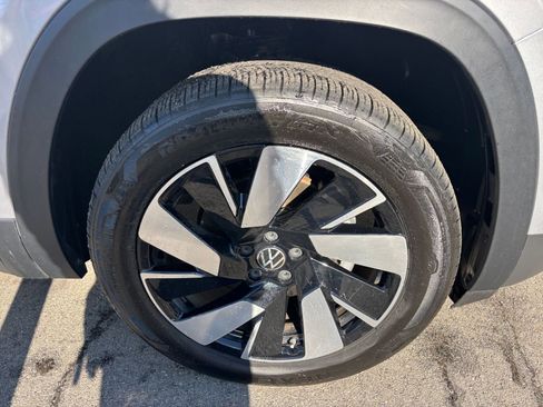 Used 2025 Volkswagen Atlas Cross Sport SE image 30