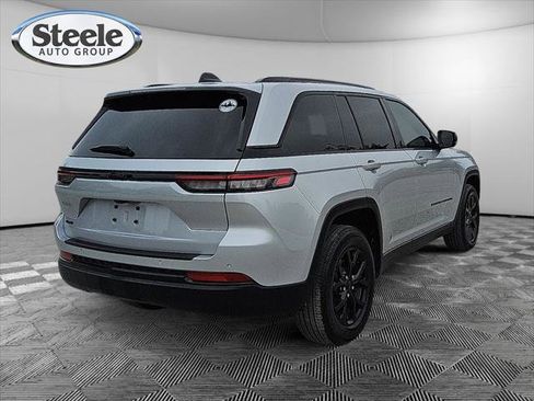 Certified 2024 Jeep Grand Cherokee Altitude AWD/4WD image 5