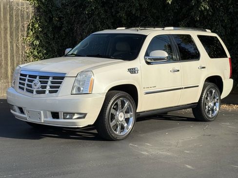 Used 2009 Cadillac Escalade AWD image 4