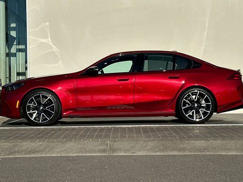 Used 2025 BMW M5 w/ Carbon Package image 6