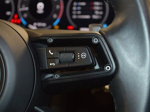 Certified 2025 Porsche Cayenne Coupe image 22