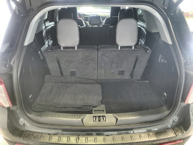 Used 2023 Ford Explorer XLT w/ Equipment Group 202A AWD/4WD image 24