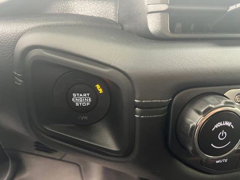 Used 2025 Jeep Wrangler Sahara image 41