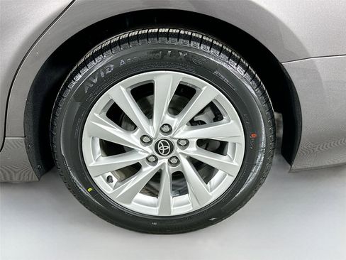 Certified 2021 Toyota Camry LE image 27